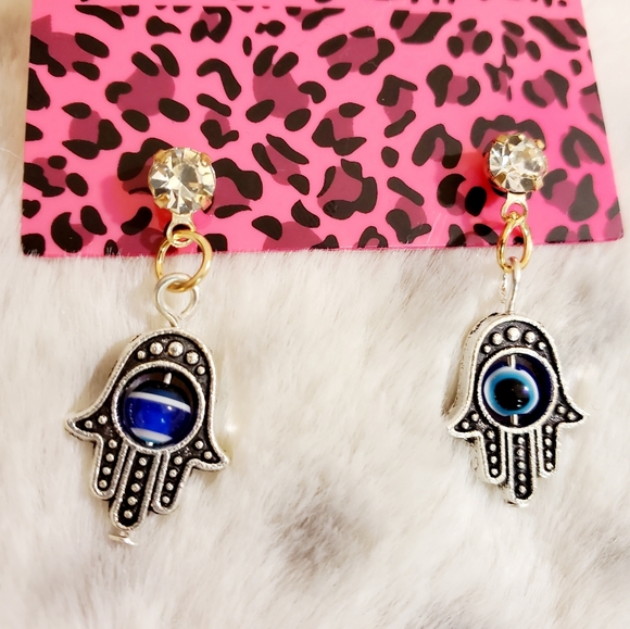 Crystal blue mantra eye hand earrings - Picture 4 of 9